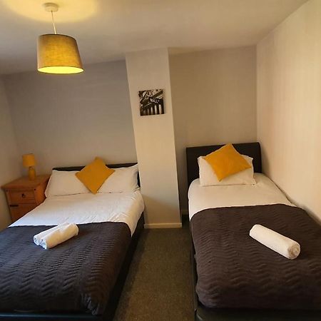 Contractors, City Centre, Parking, 3 Double Rooms, Netflix, Cosy! Ковънтри Екстериор снимка