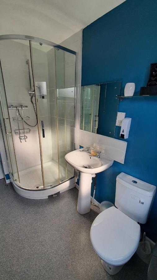 Contractors, City Centre, Parking, 3 Double Rooms, Netflix, Cosy! Ковънтри Екстериор снимка