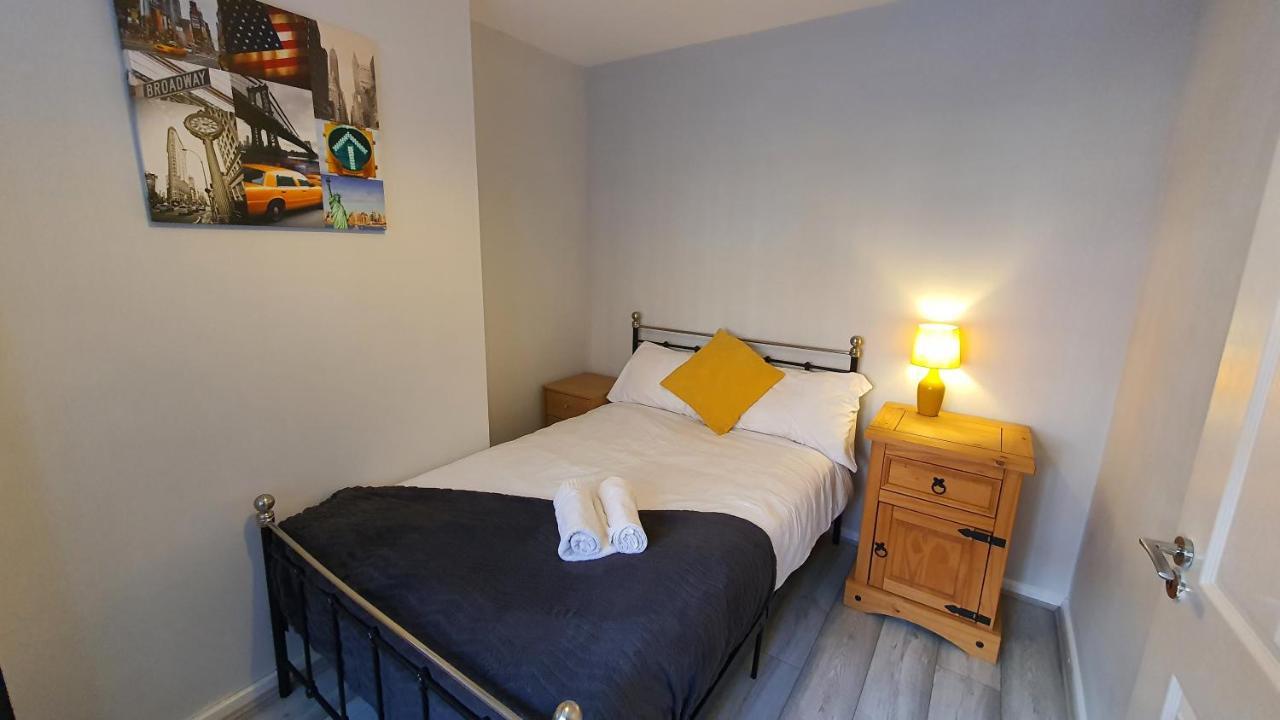 Contractors, City Centre, Parking, 3 Double Rooms, Netflix, Cosy! Ковънтри Екстериор снимка