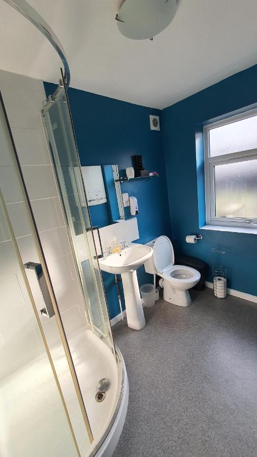 Contractors, City Centre, Parking, 3 Double Rooms, Netflix, Cosy! Ковънтри Екстериор снимка